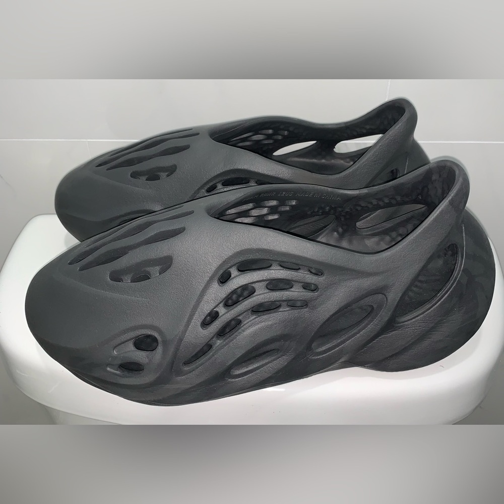 Yeezy Foam Runner Onyx Black Men’s 12 US AUTHENTIC